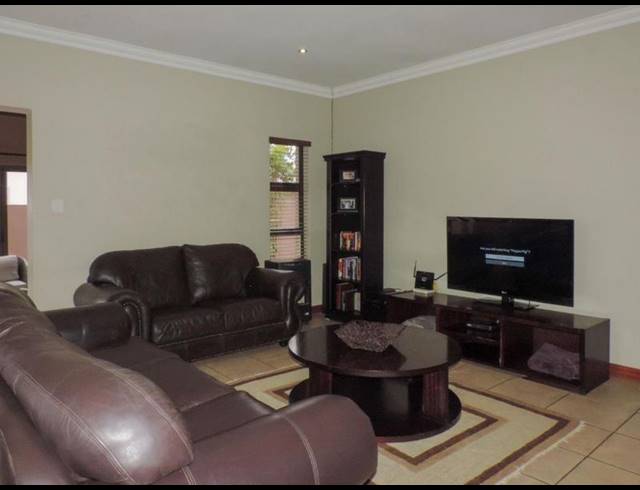 3 BEDROOM HOUSE FOR SALE IN THATCHFIELD